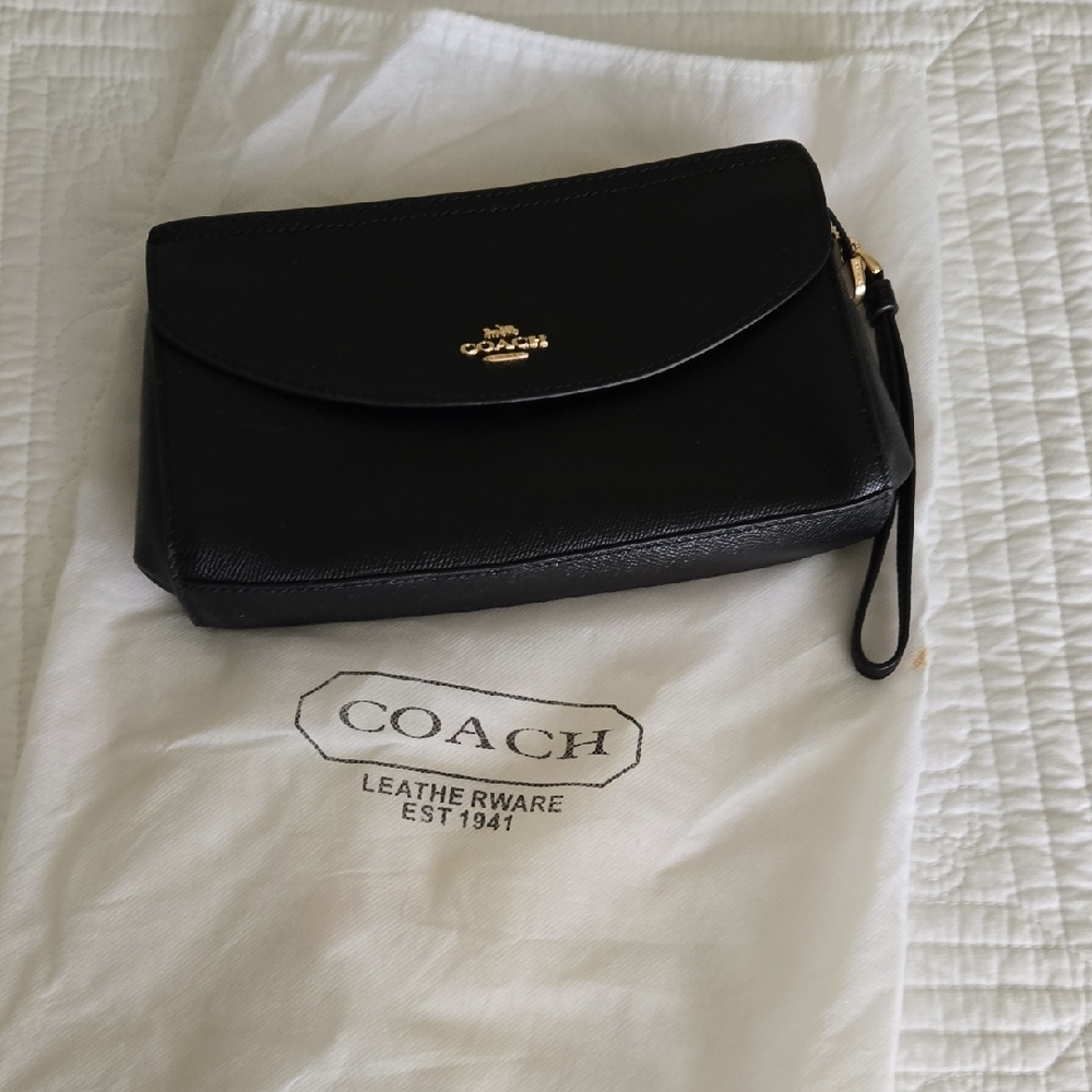 Coach Elegant Black Wristlet Clutch - Picture 4 of 10
